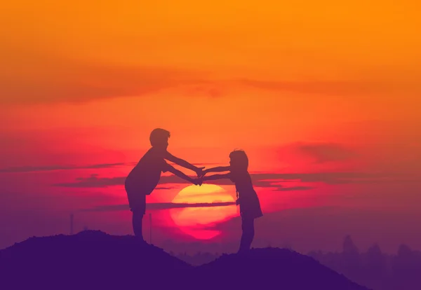 Two children during sun set — Stock Photo, Image