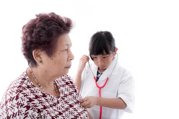 Asiatisk ung læge og patient isoleret på hvid . - Stock-foto