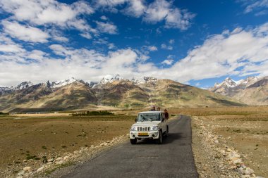 Jammu & Keşmir, Hindistan - 15 Temmuz 2015: Adven'de isimsiz turistler