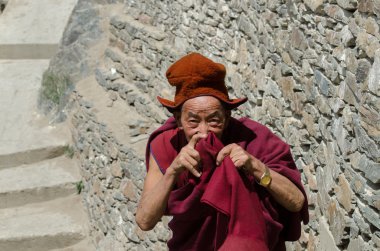 Zanskar, Hindistan - 15 Temmuz 2015: Untitled lama mysti için bekliyor