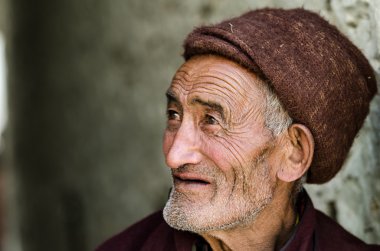 Zanskar, Hindistan - 15 Temmuz 2015: Untitled lama mysti için bekliyor