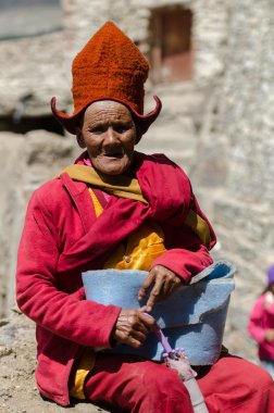 Zanskar, Hindistan - 15 Temmuz 2015: Untitled lama mysti için bekliyor