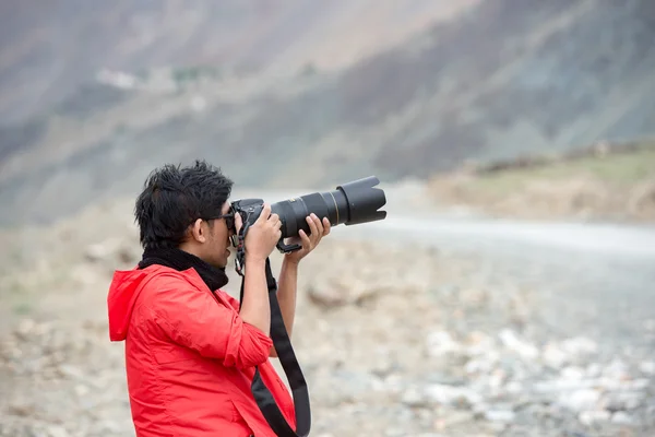 ZANSKAR, ÍNDIA - JULHO 15, 2015: Fotógrafo sem título tomando ph — Fotografia de Stock