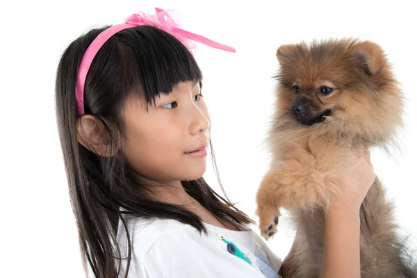 Lindo asiático niño con su feliz perrito — Foto de Stock