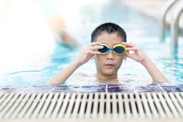 Felice ragazzo asiatico — Foto Stock