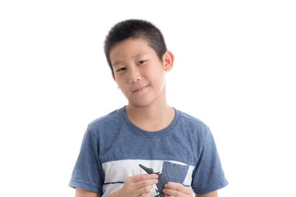 Asiatischer Junge spielt Ton — Stockfoto