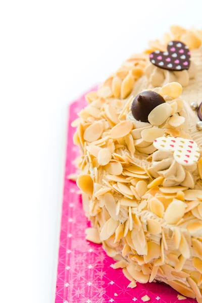 Kaffee Mandelkuchen auf weißem Hintergrund — Stockfoto