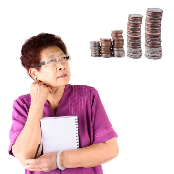 Retrato de una mujer mayor seria asiática sosteniendo cuaderno y pe —  Fotos de Stock