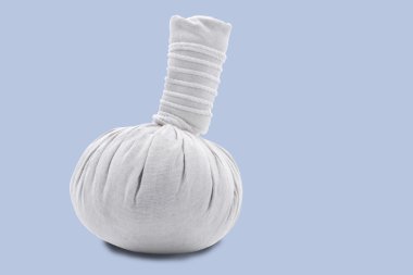 Kaplıca tedavisi için bitkisel kompres topu