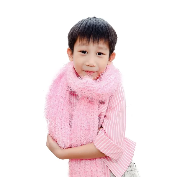 Enojado niño asiático con su bufanda rosa, aislado en blanco . — Foto de Stock