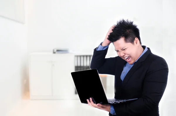 Estrés en el concepto de trabajo. Mujer de negocios estresado estar demasiado ocupado . — Foto de Stock