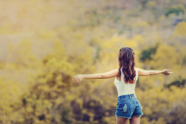 Blurry background Carefree happy woman in spring or summer fores — Stock Photo, Image