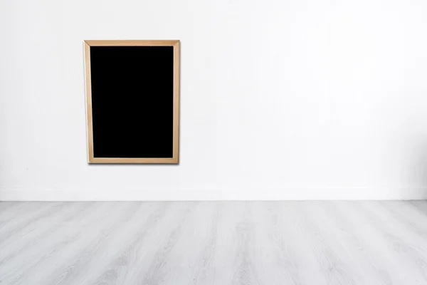 Blank blackboard on White wall with wooden gray floor and copysp — Stock Photo, Image