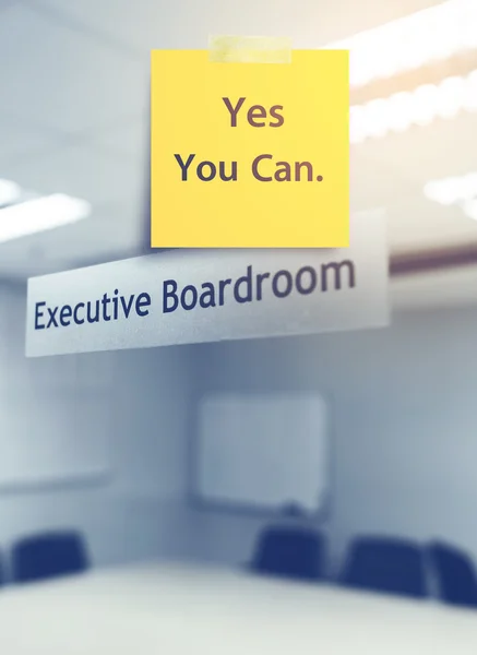 Yellow note message "YES YOU CAN' on Meeting room,take photo fro — Stock Photo, Image