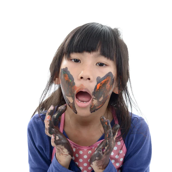 Zblízka legrační malá holčička s rukama v barevné malování. — Stock fotografie