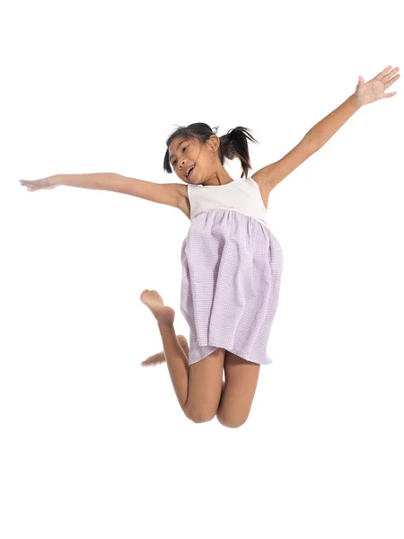 Retrato de un niño asiático feliz saltando aislado sobre blanco — Foto de Stock