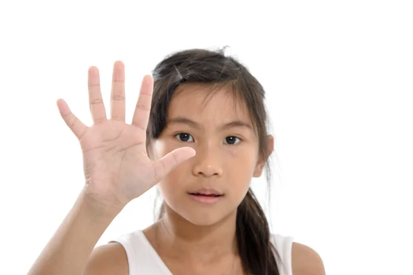 Asijské dítě dotýkal virtuální obrazovka. Mělká hloubka ostrosti na f — Stock fotografie