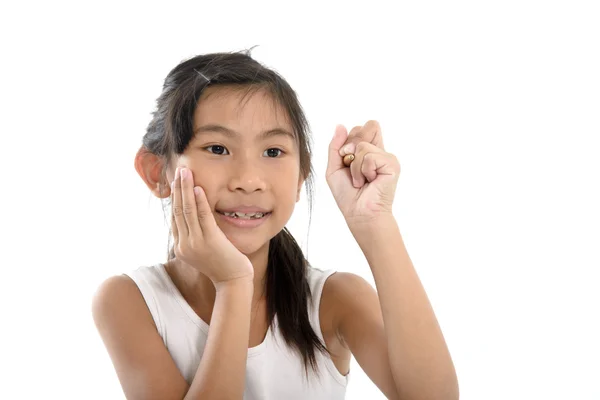 Asiatiska barn ritar något på skärmen med en penna på vit baksida — Stockfoto