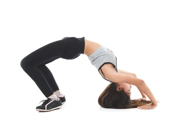 Jonge mooie yoga die zich voordeed op een studio achtergrond — Stockfoto