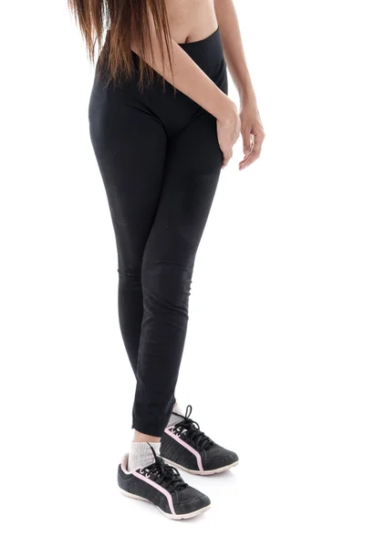Atractivas piernas femeninas en leggins negros. Aislado sobre blanco . — Foto de Stock