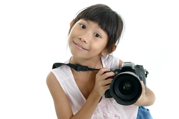 Criança segurando câmera / criança segurando fundo da câmera / criança H — Fotografia de Stock