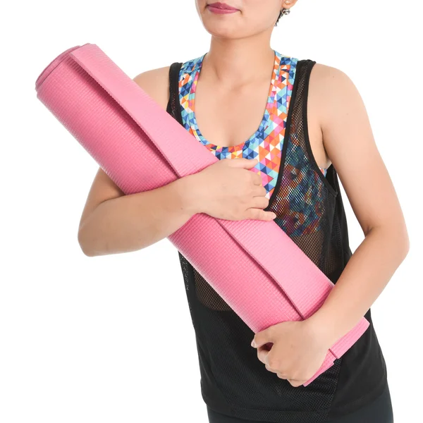 Ejercicio fitness mujer listo para entrenamiento de pie celebración de yoga m — Foto de Stock