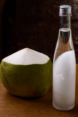 Masada soğuk Hindistan cevizi yağı şişe.