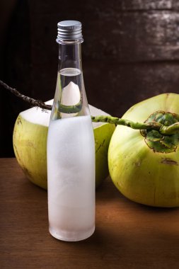 Masada soğuk Hindistan cevizi yağı şişe.