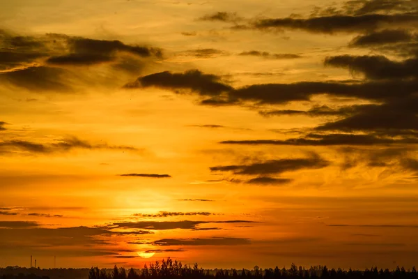 Sol naciente por la mañana . —  Fotos de Stock