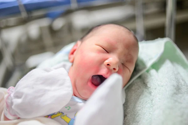 Nyfödd baby. — Stockfoto