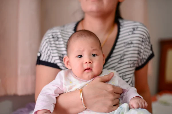 Primer plano foto de hermosa lindo asiático bebé —  Fotos de Stock