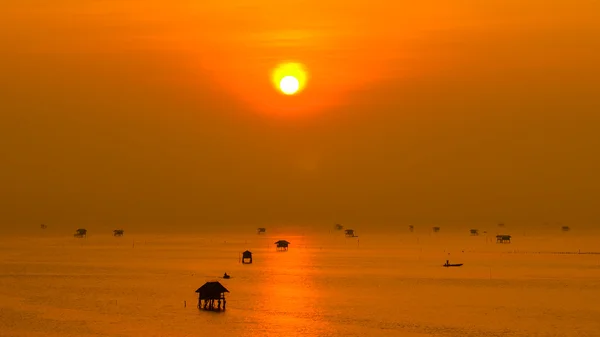 Sonnenaufgang in bang ta boon bay, samut songkhram provinz thailand — Stockfoto