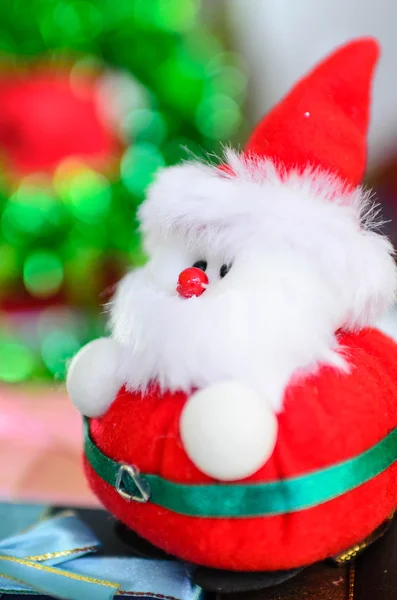 Close up Santa doll with bokeh background, dept of field. — Stock Photo, Image