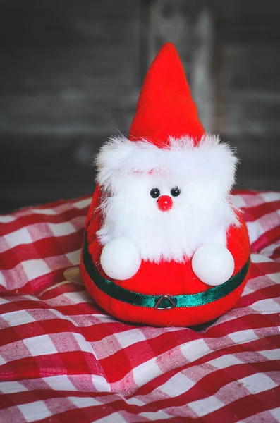 Santa docka med trä bakgrund. — Stockfoto