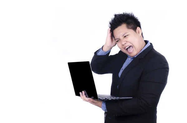 Stressad asiatisk affärsman med laptop — Stockfoto