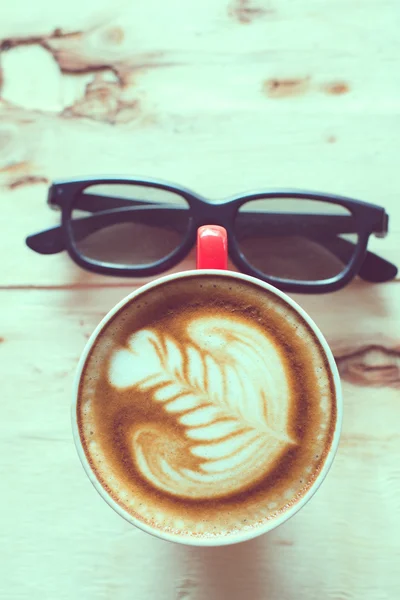 Kaffee auf und Gläser — Stockfoto