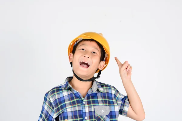 Kind in Arbeitskleidung und vereinzelt auf grauem Hintergrund zeigend. — Stockfoto