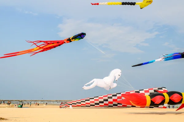 PHETCHABURI THAÏLANDE-29 mars : Cha-Am International Kite Festiva — Photo