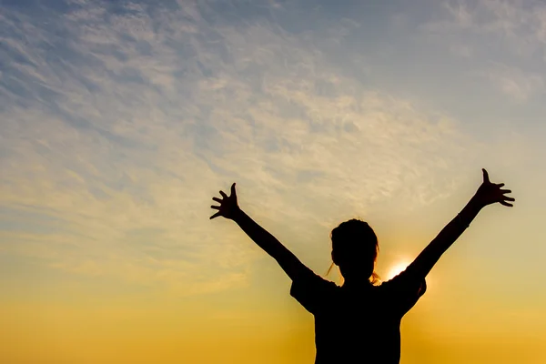 Young woman enjoying beautiful — Stock Photo, Image