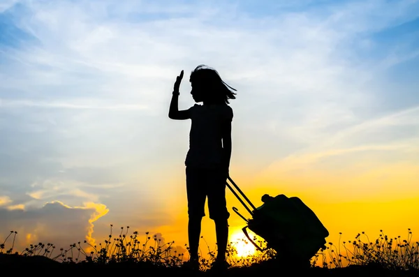 Silhouette Girl with a suitcase with sun set. — Stock Photo, Image