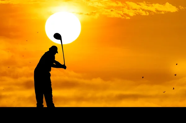 Golfista com pôr do sol . — Fotografia de Stock