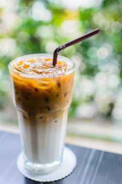 Buzlu kahve kahverengi saman ve doğa pencere ışık, fi bölümü