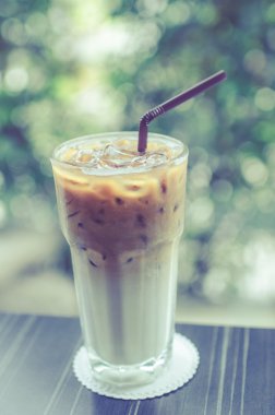 Buzlu kahve kahverengi saman ve doğa pencere ışık, fi bölümü