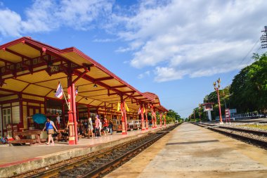 Prachuap Khiri Khan, Tayland - 19 Mayıs 2015: Prachuap Khiri Khan il, Tayland Tayland en güzel tren istasyonu olarak duyurulmuştur Hua Hin tren istasyonu bulunur.