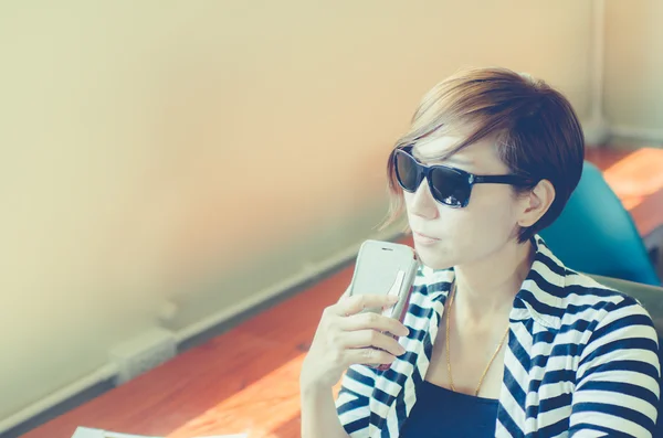 Portrait of smart woman relaxing at cafe. — Stock Photo, Image