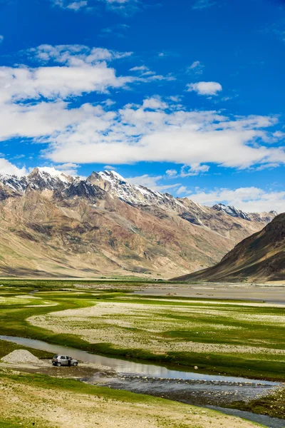 Kilátás Zanskar-völgy körül Padum villange és a nagy Himalája — Stock Fotó