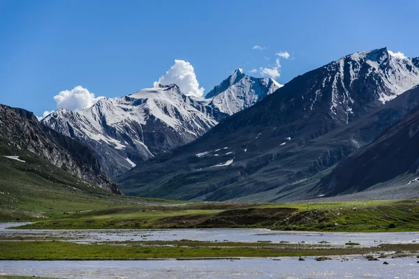 Himalaya Montagne et rivière — Photo