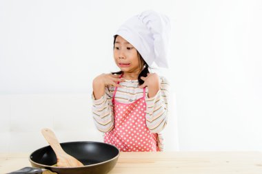 Asyalı kız pişirme