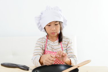 Asyalı kız pişirme