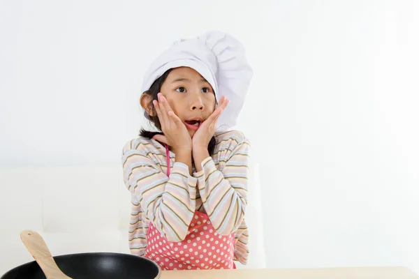 Aziatisch meisje koken — Stockfoto